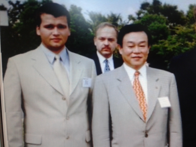 Na zdjęciu założyciel firmy Profi Multimedia oraz Prezes ( właściciel) firmy Matsushita Electronics Industrial Co. Ltd Panasonic podczas wizyty w Japonii w siedzibie firmy National w Europie znanej jako Panasonic Na zdjęciu założyciel firmy Profi Multimedia oraz Prezes ( właściciel) firmy Matsushita Electronics Industrial Co. Ltd Panasonic podczas wizyty w Japonii w siedzibie firmy National w Europie znanej jako Panasonic